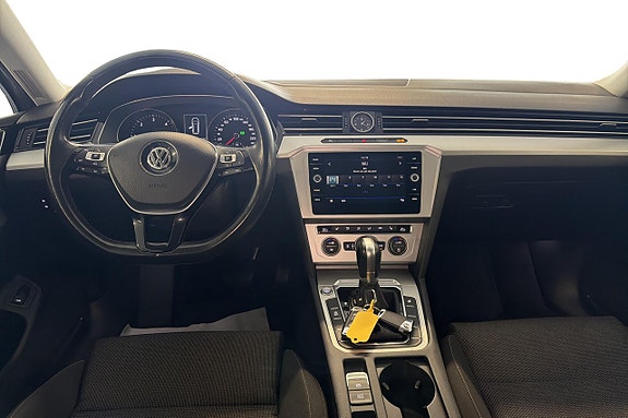 Volkswagen Passat 12 of 23