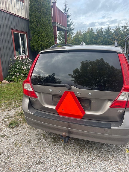 Volvo V70 3 of 8