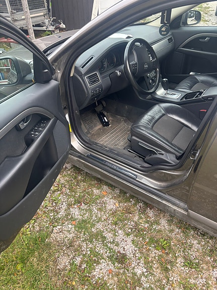 Volvo V70 4 of 8