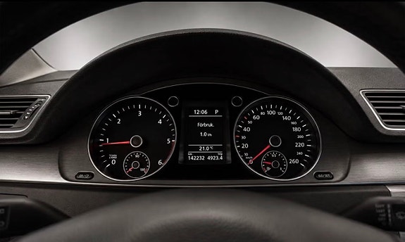 Volkswagen Passat 11 of 13