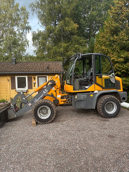 Manitou Manitech 4.5 2 of 8