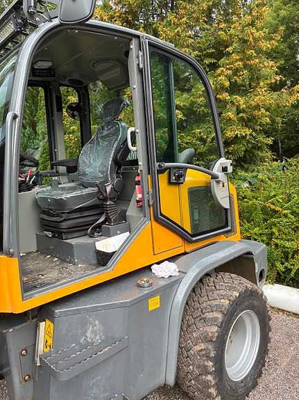 Manitou Manitech 4.5 4 of 8