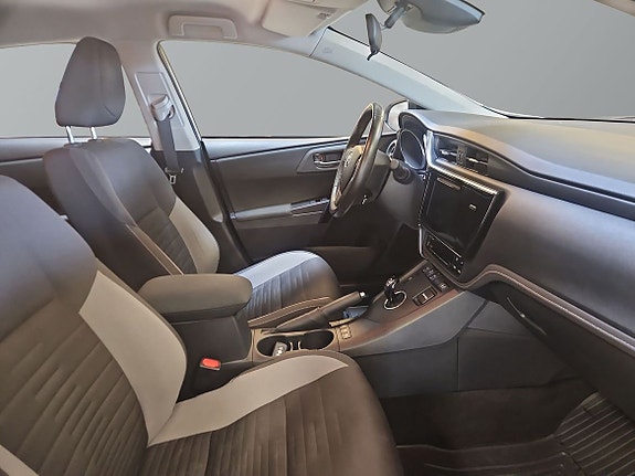 Toyota Auris 8 of 14