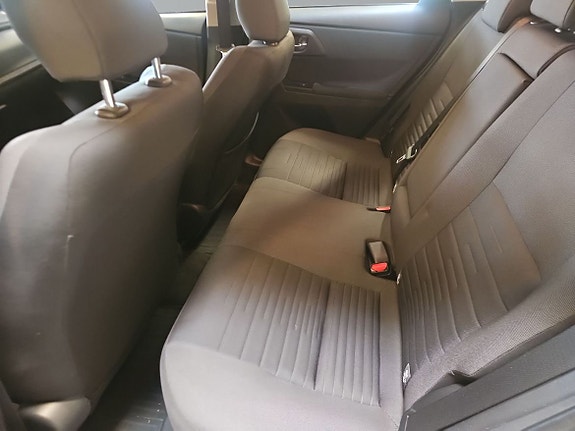 Toyota Auris 9 of 14