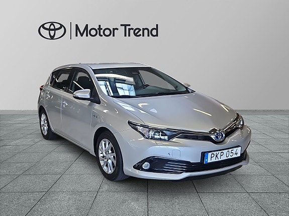 Toyota Auris 7 of 14