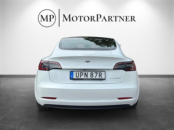 Tesla Model 3 7 of 20