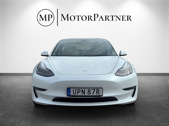 Tesla Model 3 3 of 20