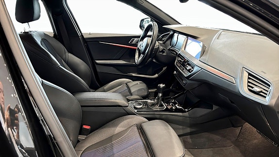 BMW 118i 3 of 9