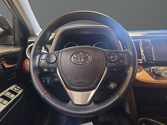 Toyota RAV4 11 of 22