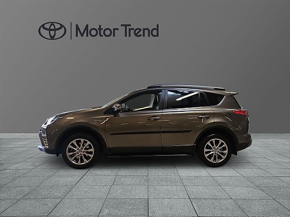 Toyota RAV4 4 of 22