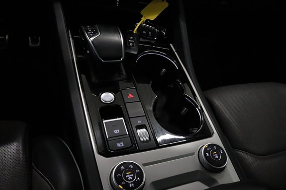 Volkswagen Touareg 27 of 30