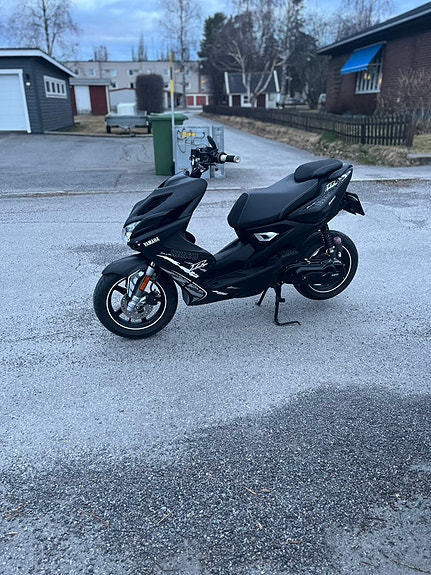 Yamaha Aerox Naked 2 of 3