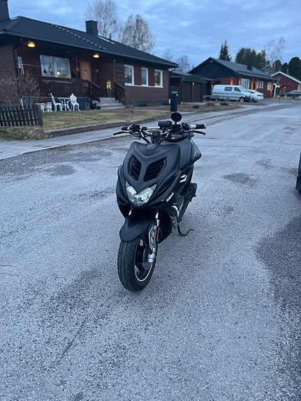 Yamaha Aerox Naked 3 of 3