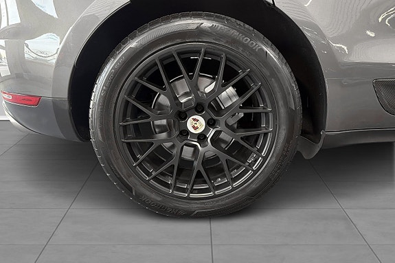 Porsche Macan 9 of 26