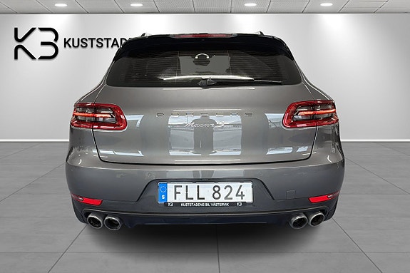 Porsche Macan 4 of 26