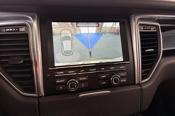 Porsche Macan 21 of 26