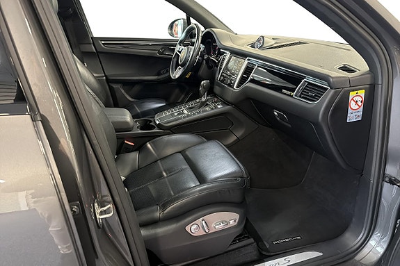 Porsche Macan 17 of 26