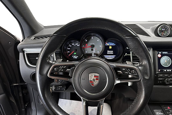 Porsche Macan 16 of 26