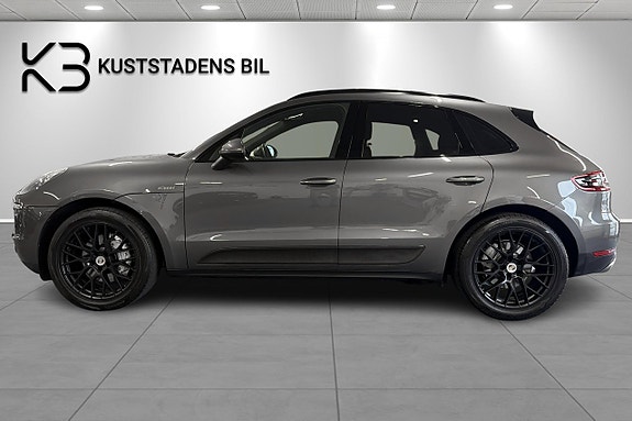 Porsche Macan 6 of 26