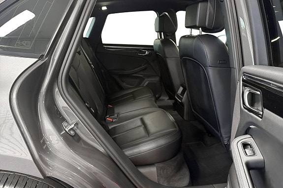 Porsche Macan 25 of 26