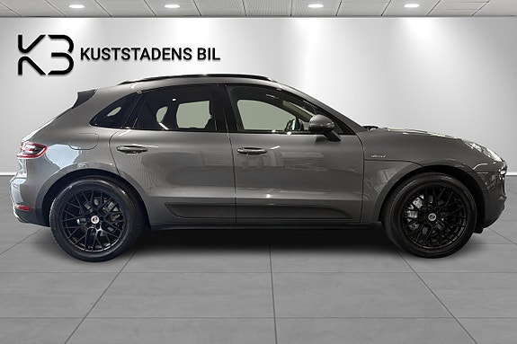 Porsche Macan 2 of 26