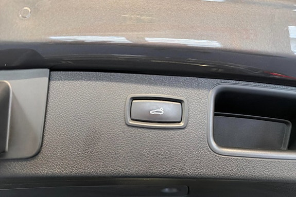 Porsche Macan 11 of 26