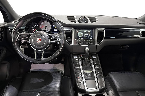 Porsche Macan 15 of 26