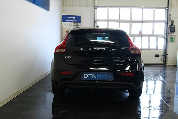 Volvo V40 3 of 17