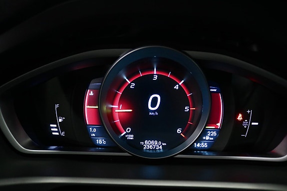 Volvo V40 11 of 17
