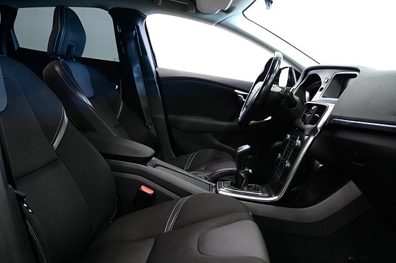 Volvo V40 7 of 17
