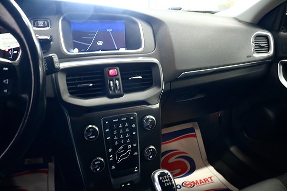 Volvo V40 13 of 17