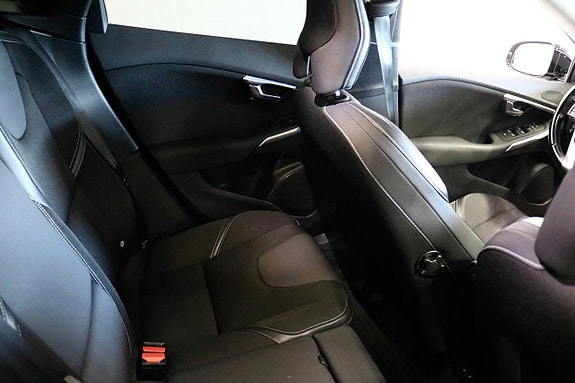 Volvo V40 8 of 17