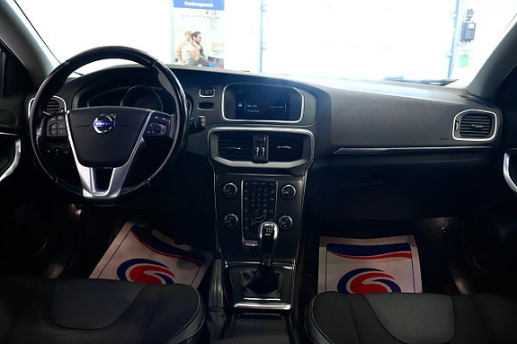 Volvo V40 9 of 17