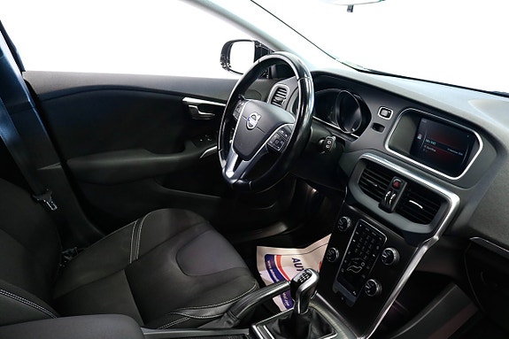 Volvo V40 6 of 17