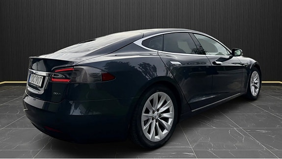 Tesla Model S 4 of 10