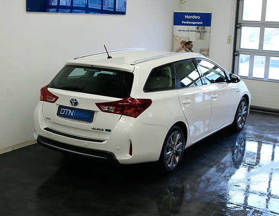 Toyota Auris 2 of 12