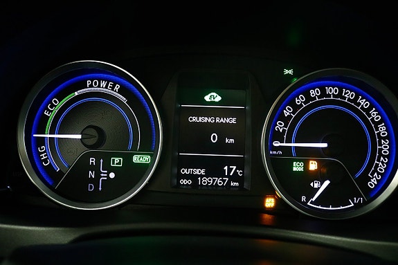 Toyota Auris 7 of 12