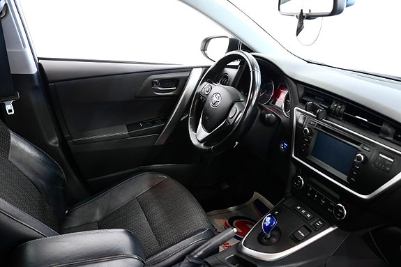 Toyota Auris 6 of 12