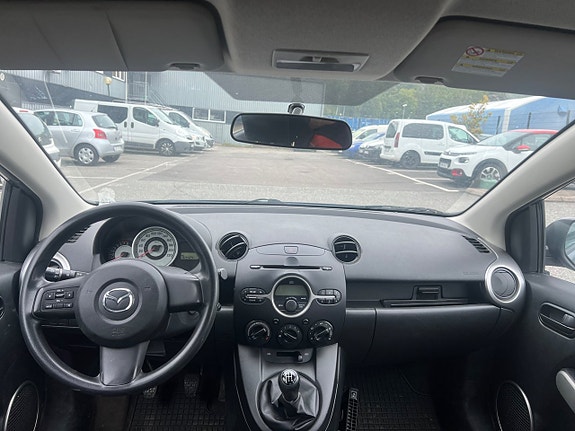 Mazda 2 5 of 8