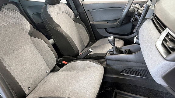 Renault Clio 15 of 21
