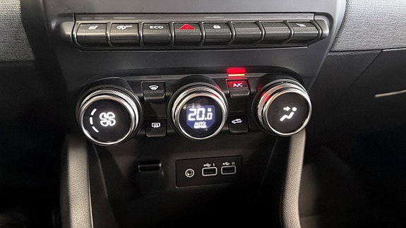 Renault Clio 21 of 21
