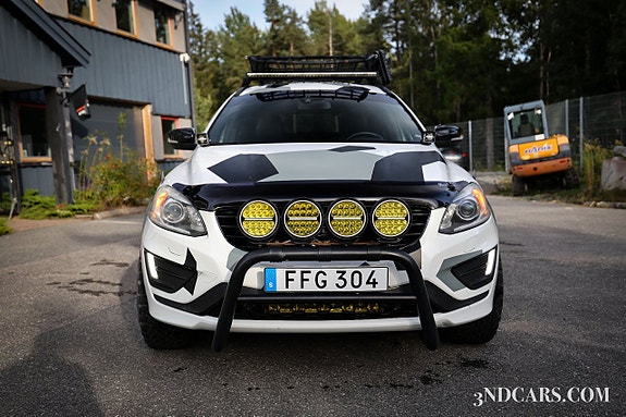 Volvo XC60 2 of 19