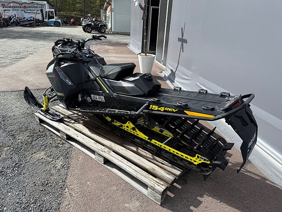 Ski-Doo Summit X 154 850 E-TEC 4 of 5