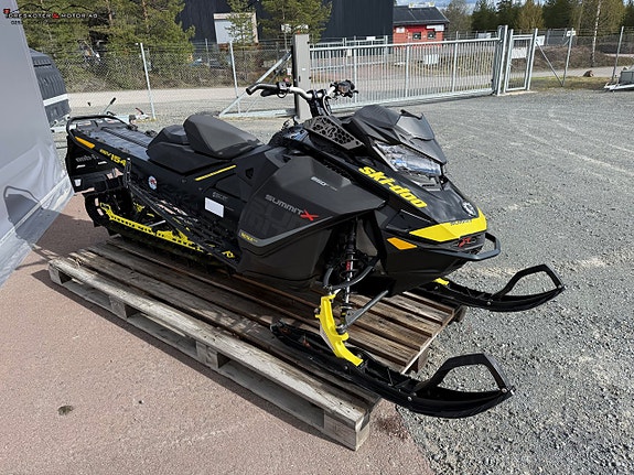 Ski-Doo Summit X 154 850 E-TEC 3 of 5