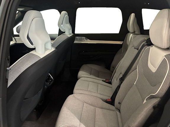Volvo EX90 7 of 15