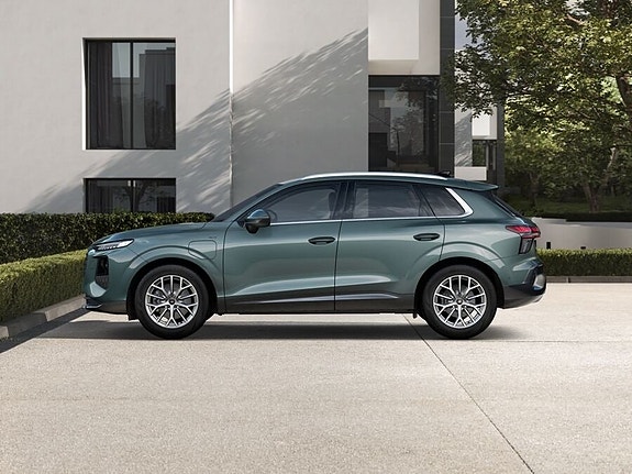 Audi Q3 2 of 8