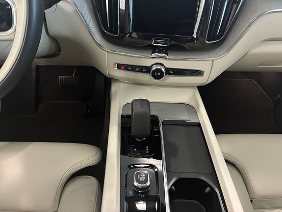 Volvo XC60 12 of 16