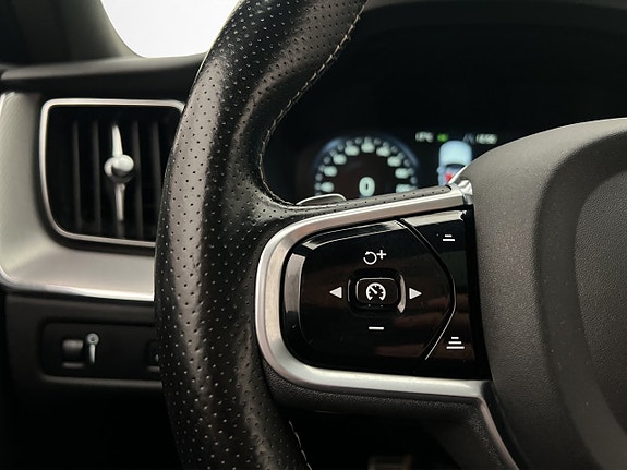 Volvo XC60 16 of 30