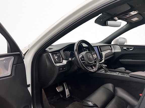Volvo XC60 10 of 30