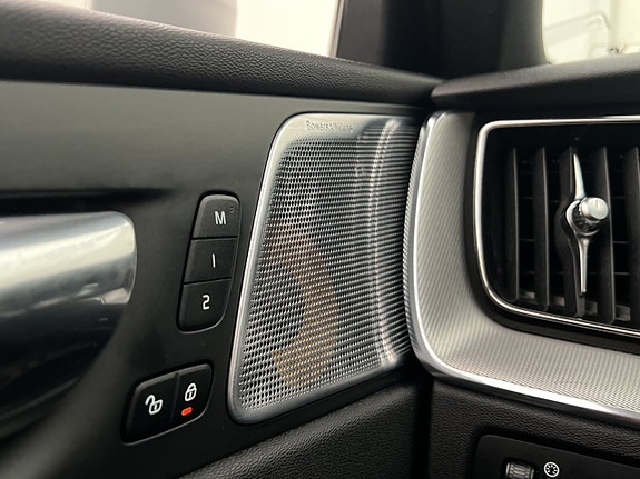 Volvo XC60 11 of 30